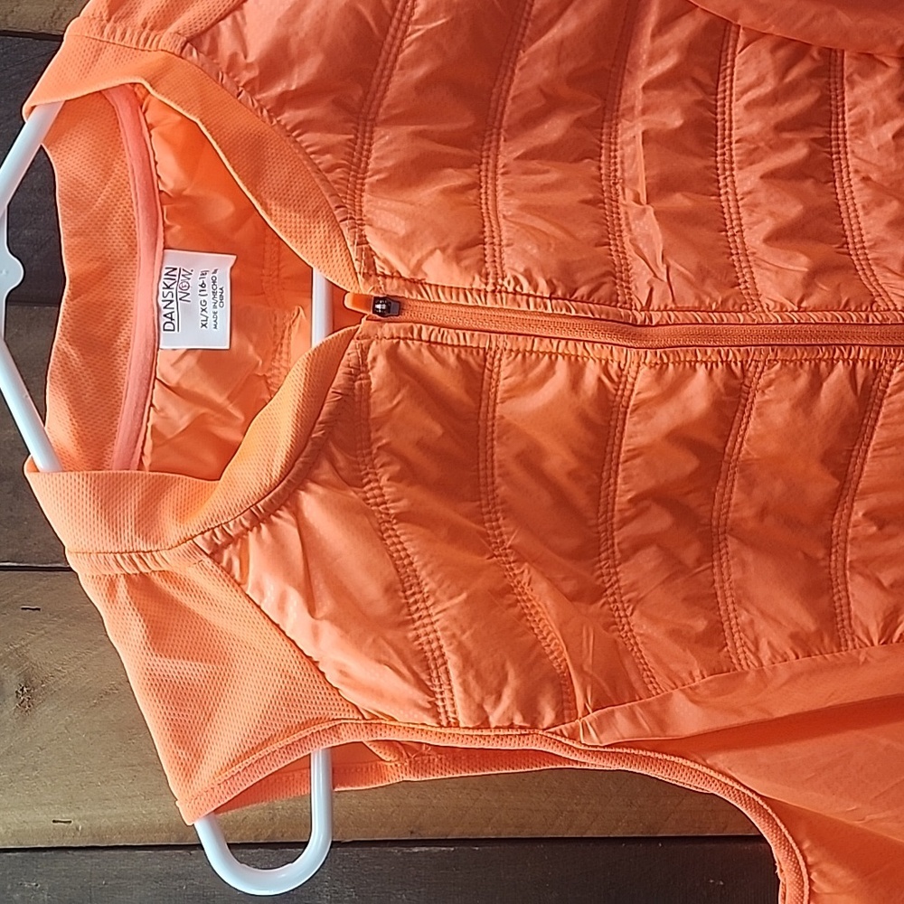 Danskin Now runner puffer vest. Size XL 16-18 - Picture 2 of 6